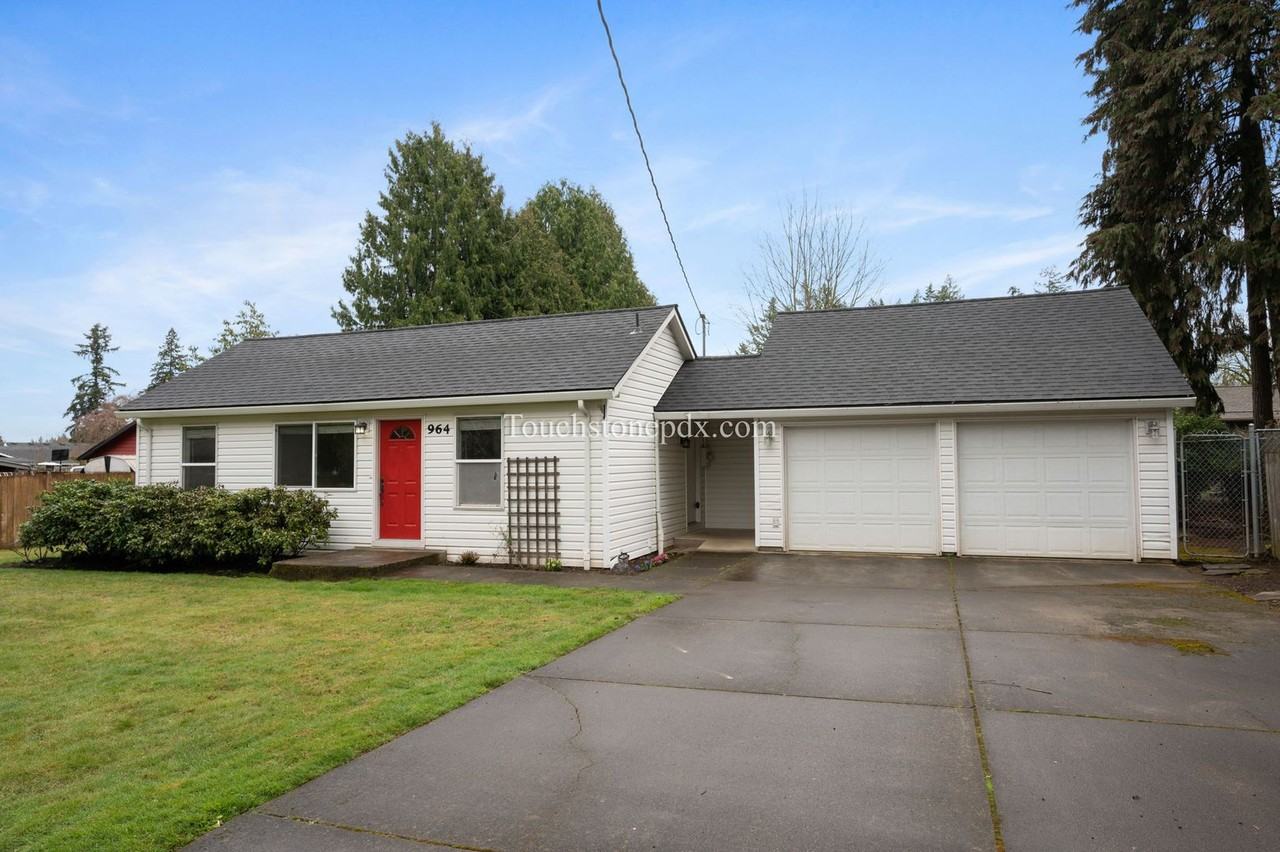 964 N Pine St - Photo 2 of 30