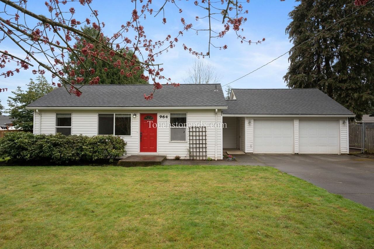 964 N Pine St - Photo 3 of 30