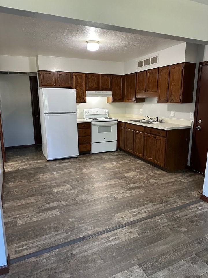 301 E Palm Dr - Photo 2 of 6