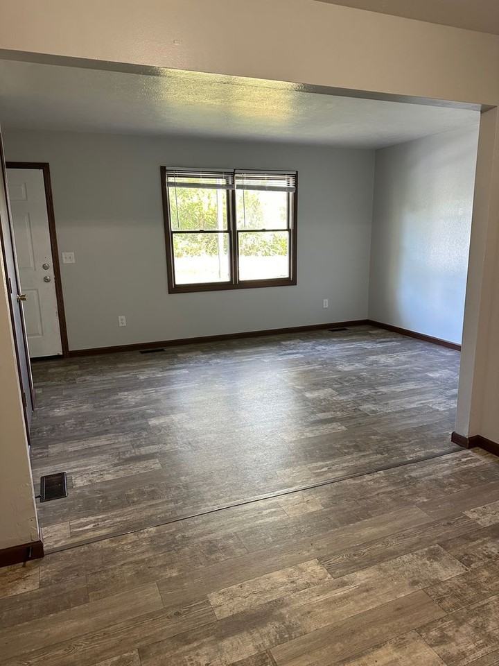 301 E Palm Dr - Photo 3 of 6