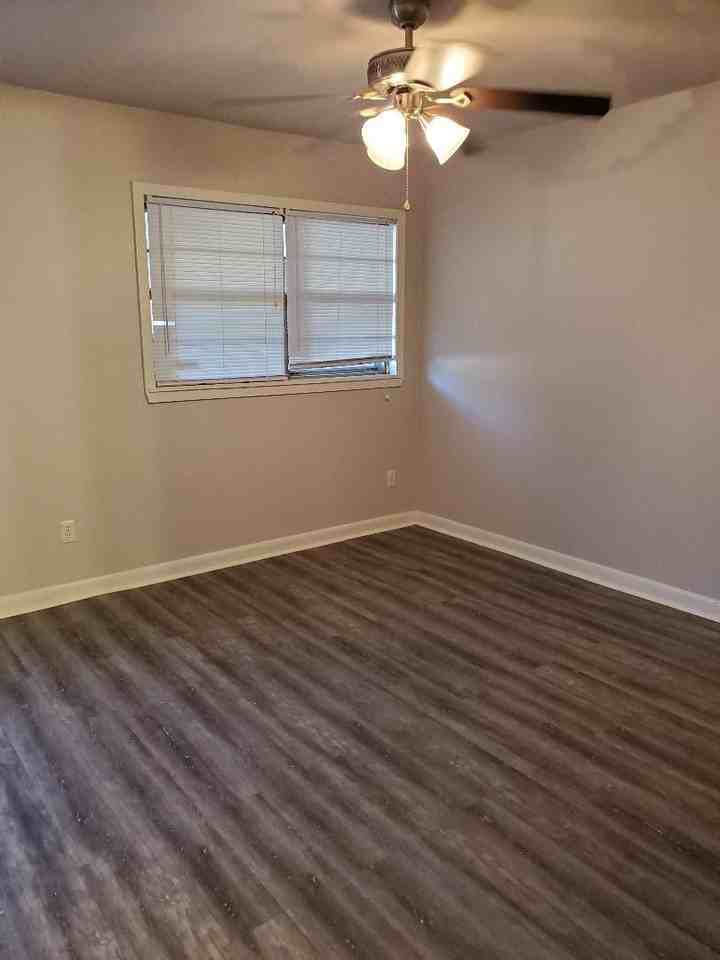 2505 Douglas Dr - Photo 4 of 20