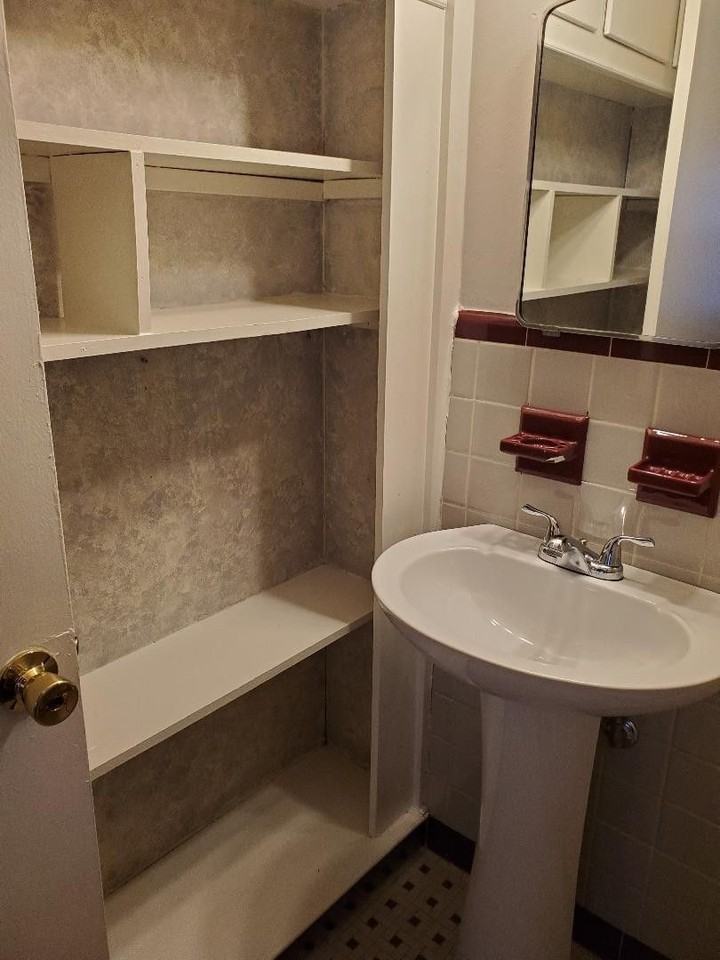 2505 Douglas Dr - Photo 6 of 20