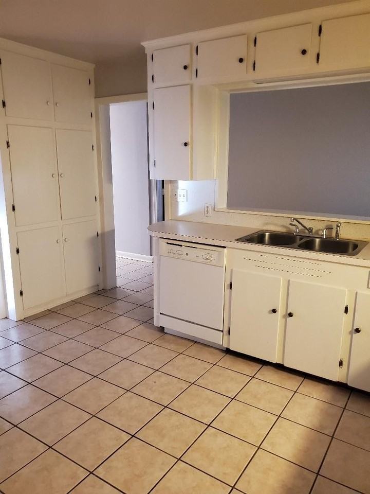 2505 Douglas Dr - Photo 7 of 20