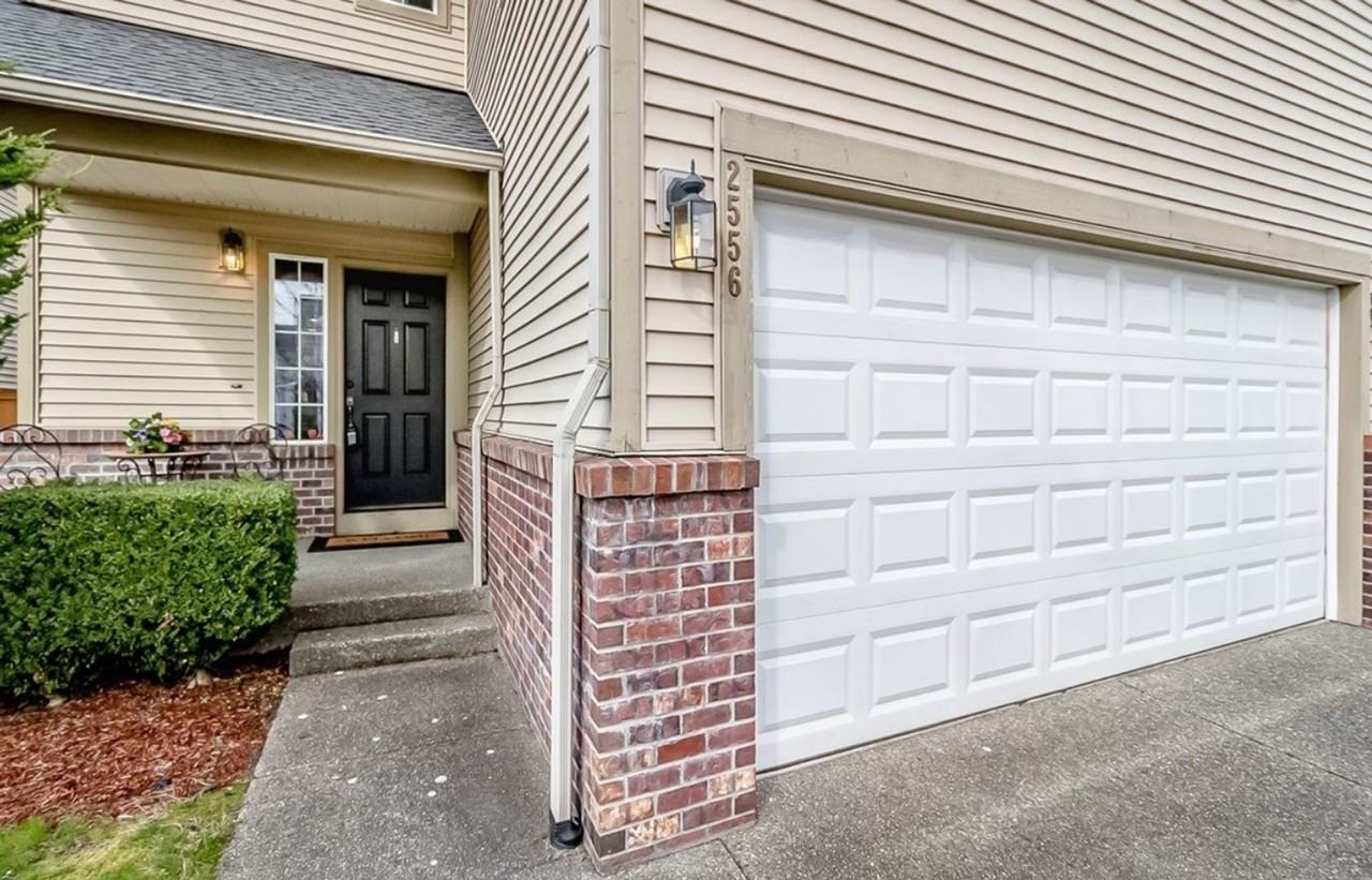 2556 Ne 2nd Pl - Photo 2 of 27