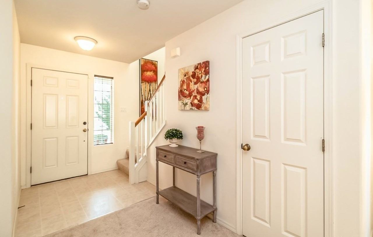 2556 Ne 2nd Pl - Photo 5 of 27