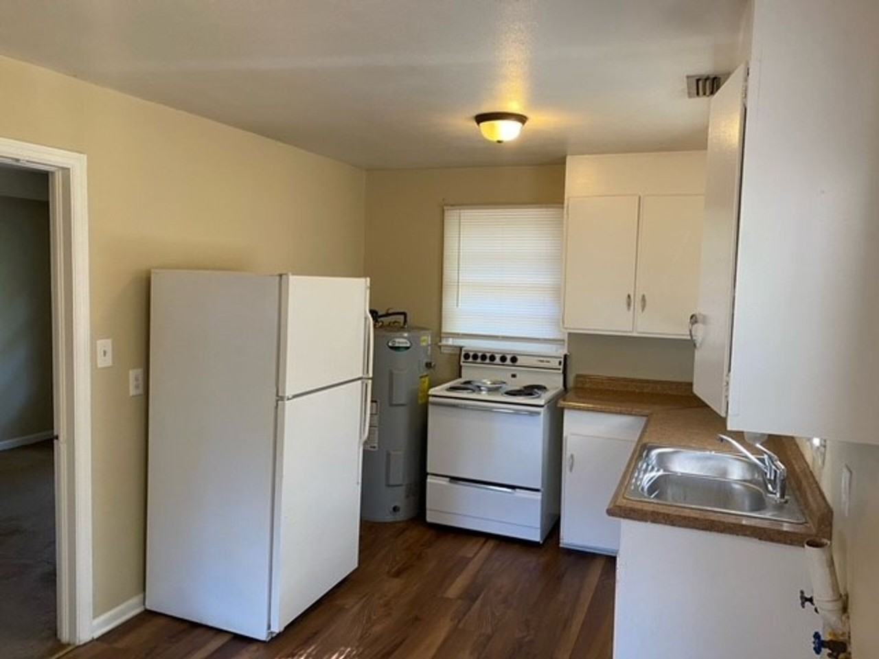 207 1/2 W Force St - Photo 2 of 6