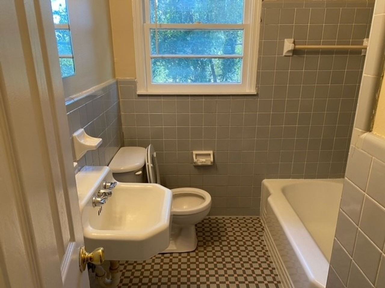 207 1/2 W Force St - Photo 5 of 6
