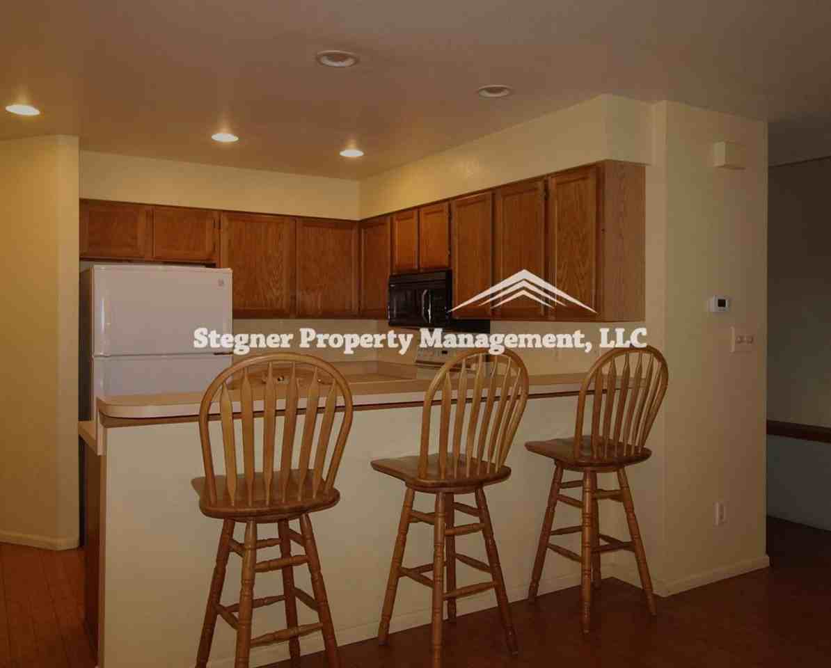 1024 Strachan Dr - Photo 4 of 18