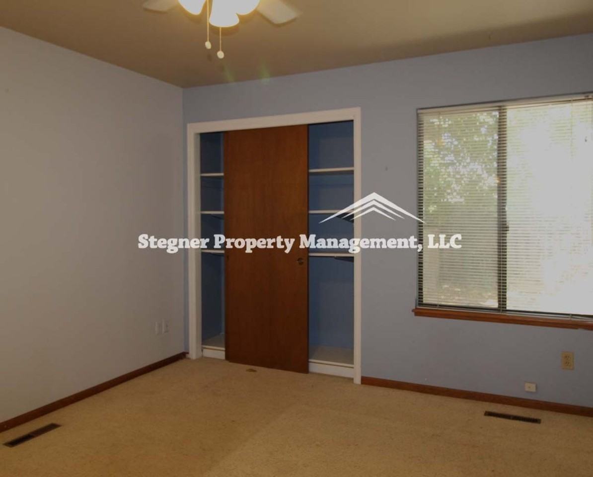 1024 Strachan Dr - Photo 5 of 18