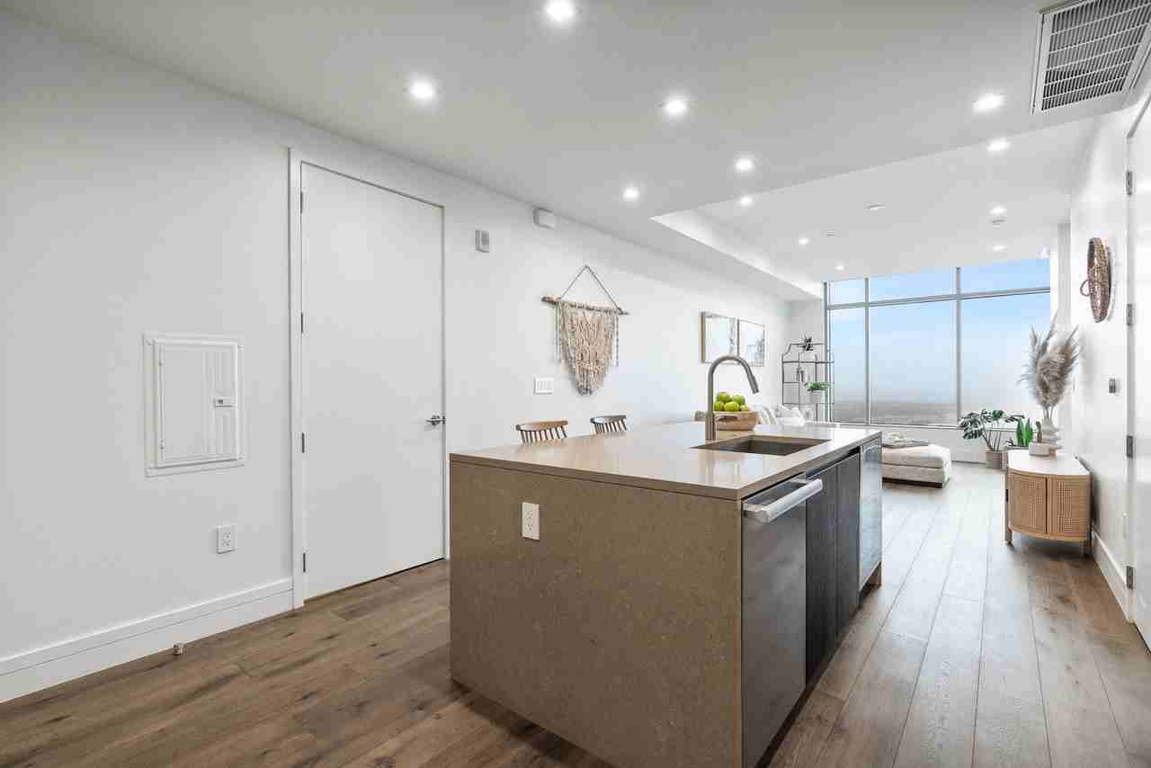 501 West Ave - Photo 3 of 38