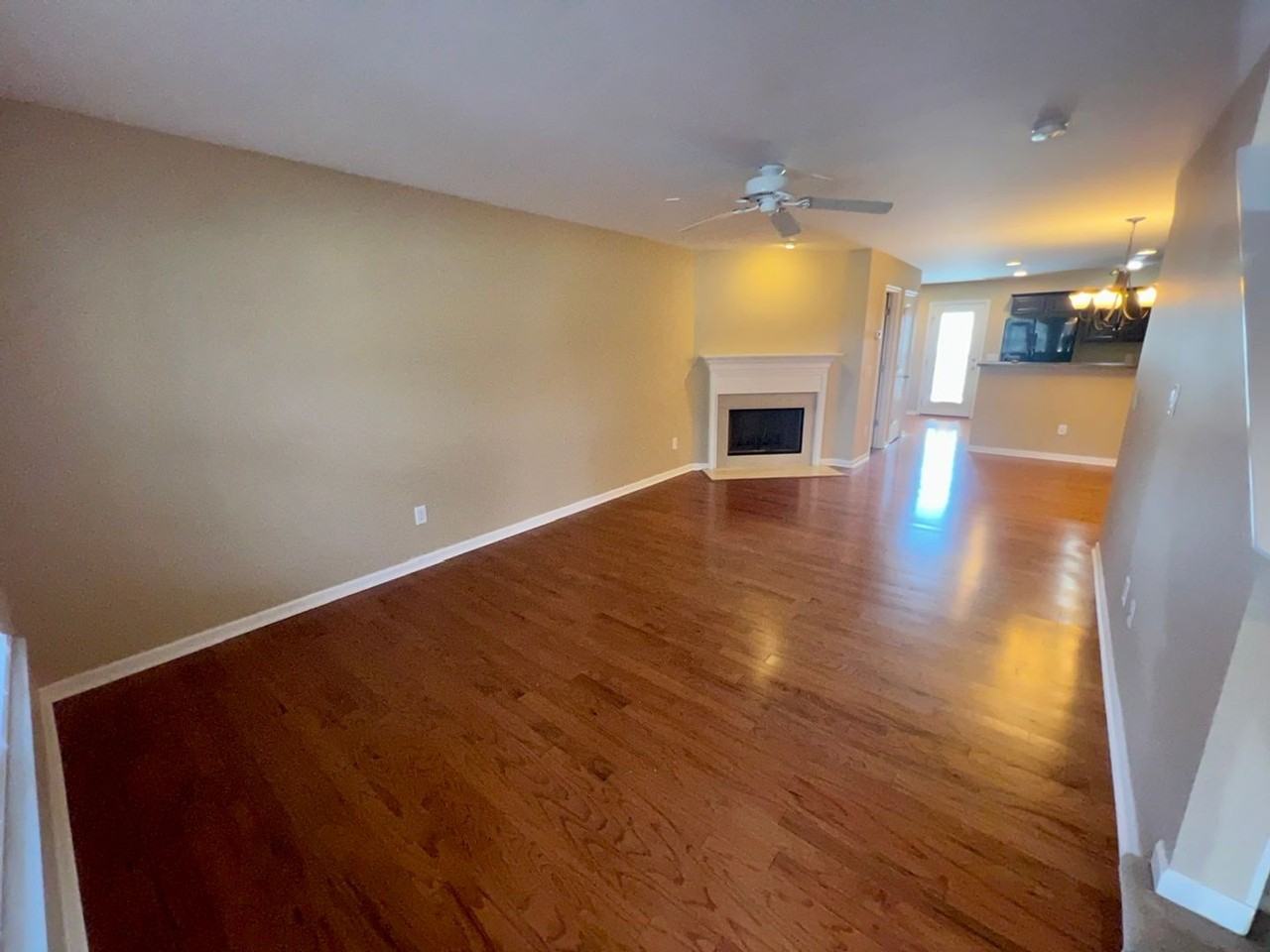 1424 Riverbrook Dr - Photo 2 of 18