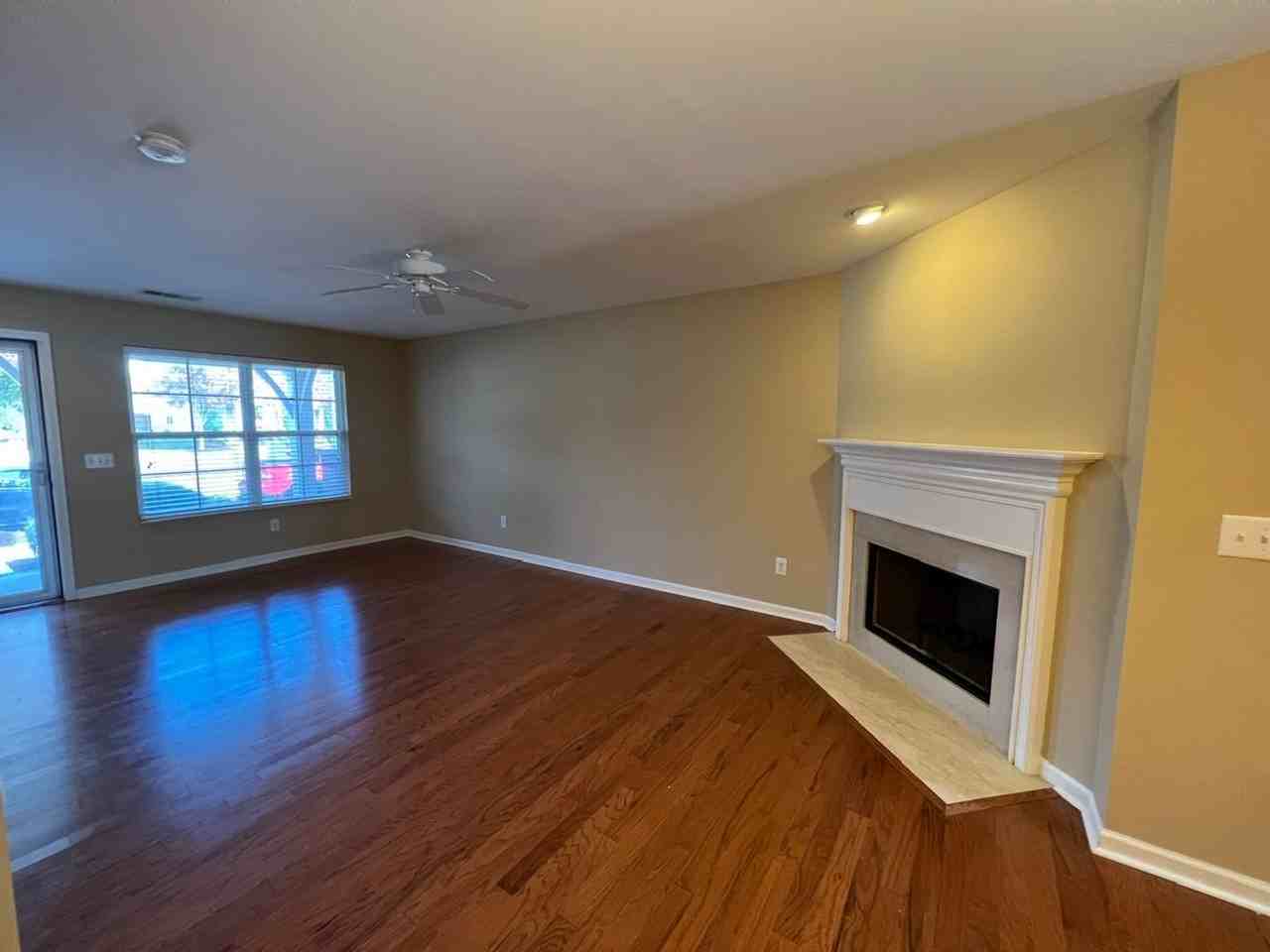 1424 Riverbrook Dr - Photo 3 of 18