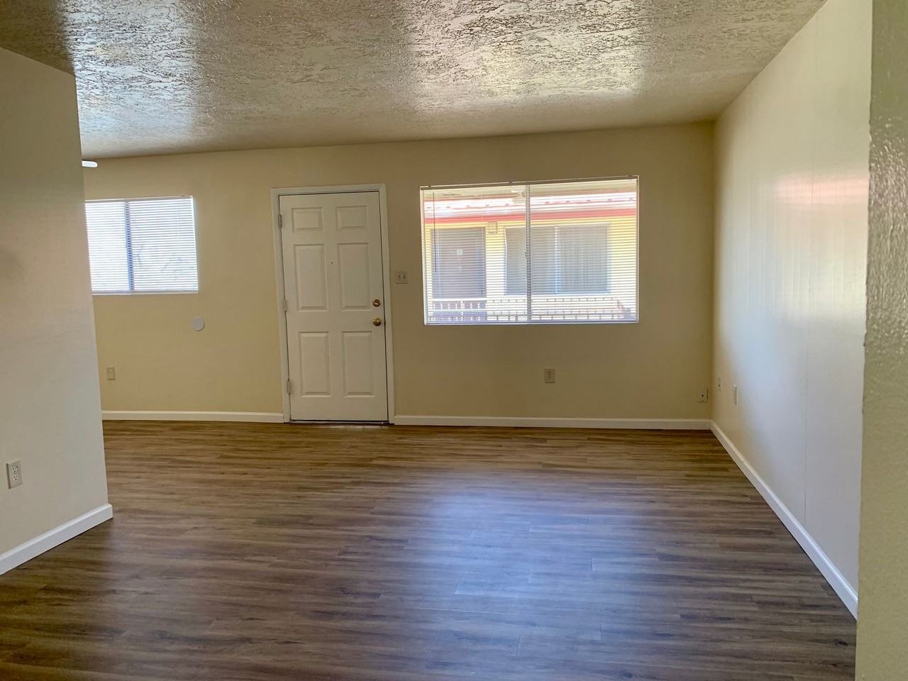 Borderman's Reef Apartments - Photo 7 of 18