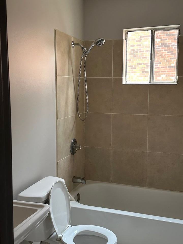 105 N Cleveland Ave - Photo 3 of 9
