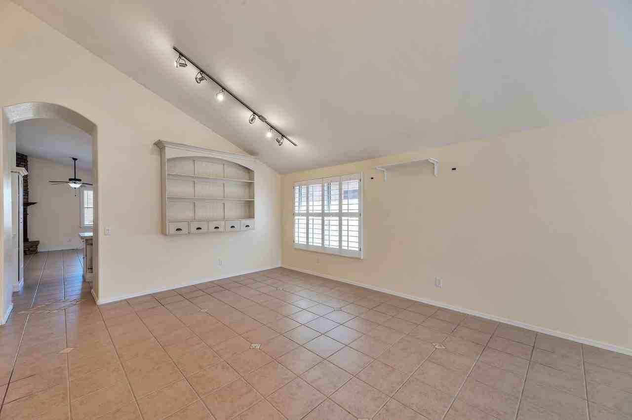 2312 E Williams Dr - Photo 2 of 26