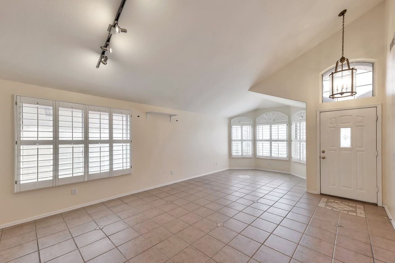 2312 E Williams Dr - Photo 5 of 26