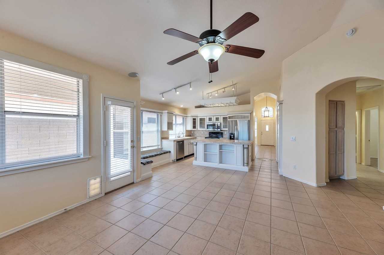 2312 E Williams Dr - Photo 7 of 26