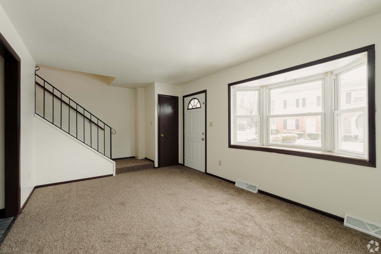 203 Dundon Road - Photo 4 of 7