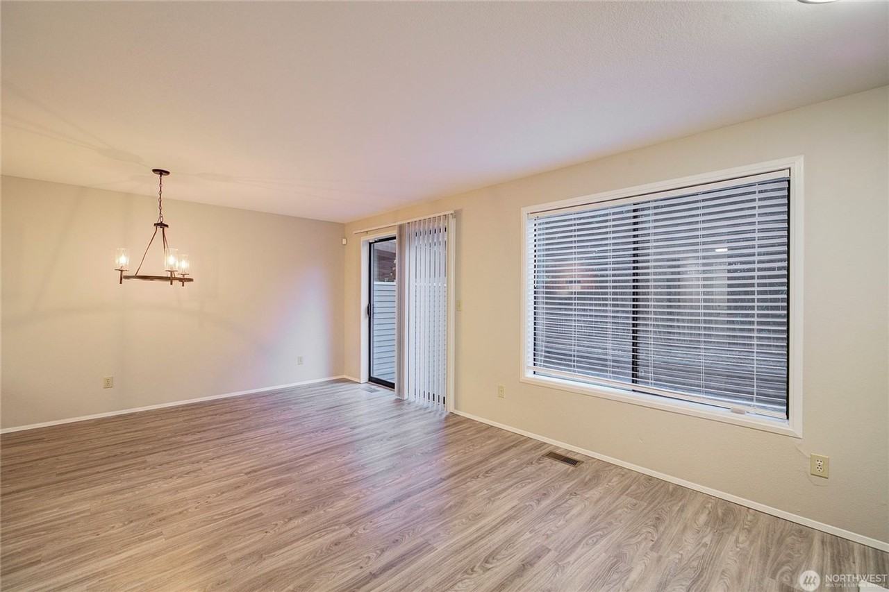 11243 Ne 131st Ln - Photo 3 of 19