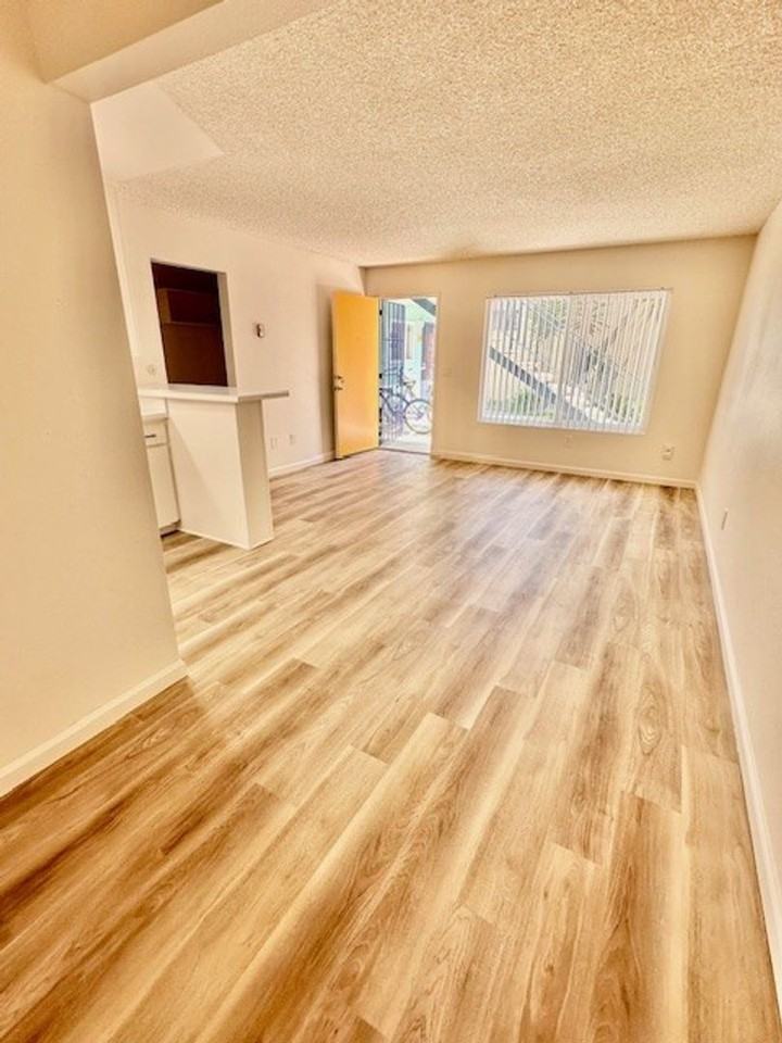 974 Thomas Ave #3 - Photo 4 of 9