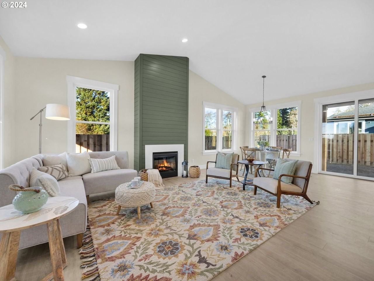 1521 Sunlit Ln - Photo 2 of 33