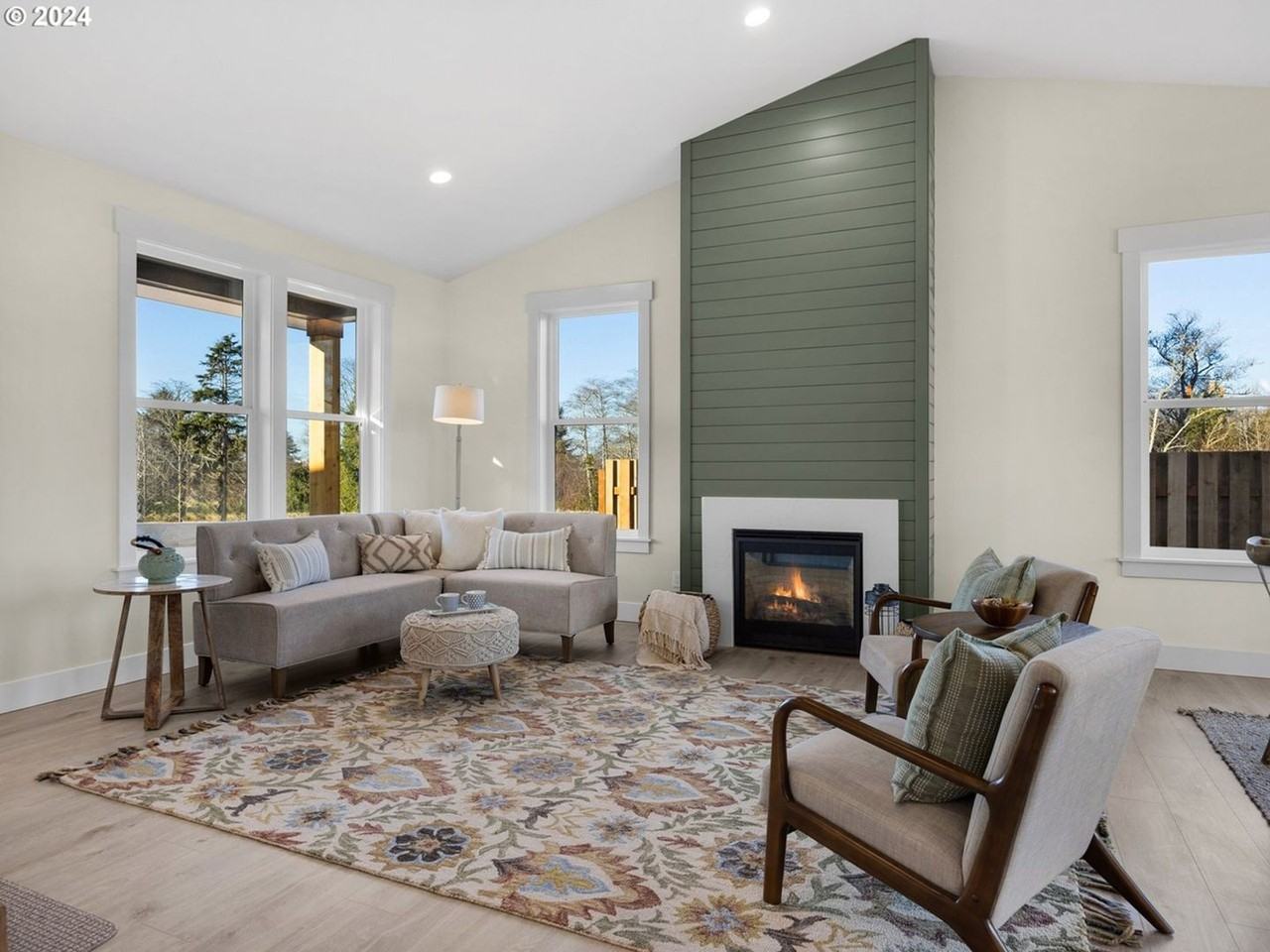 1521 Sunlit Ln - Photo 3 of 33