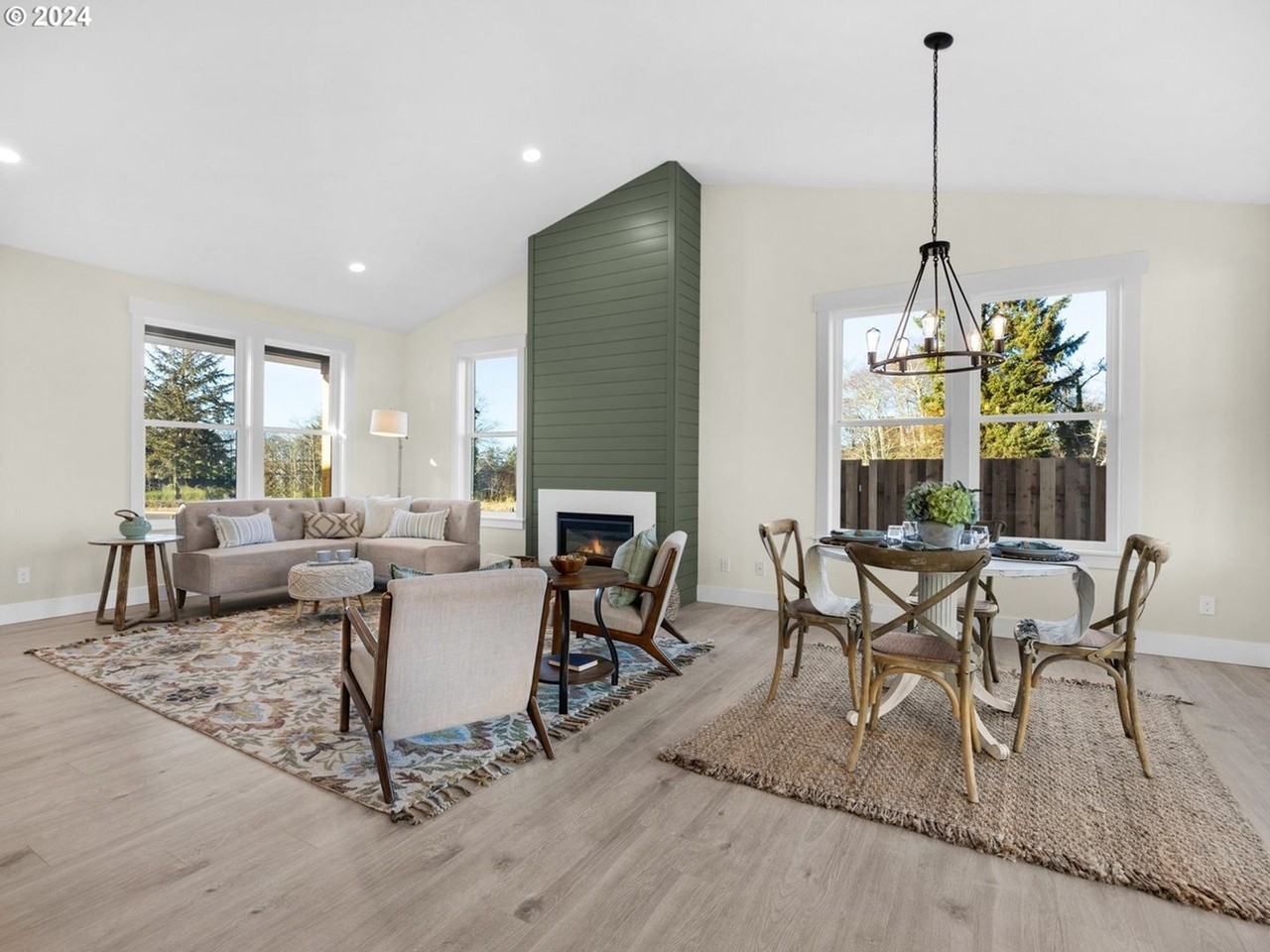 1521 Sunlit Ln - Photo 4 of 33