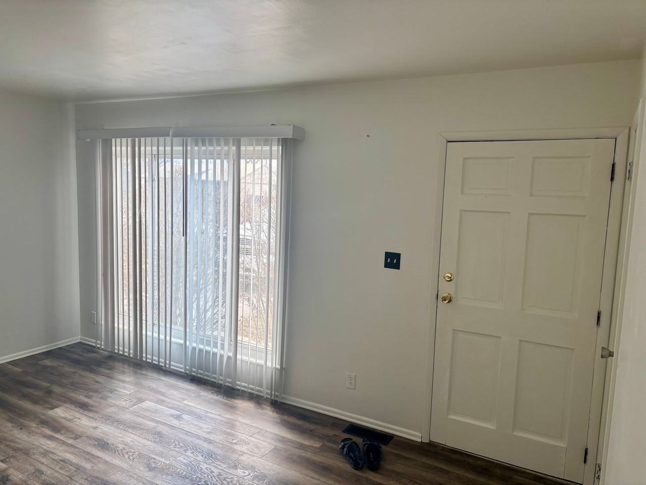 1111 Hollyhock Ln - Photo 2 of 12