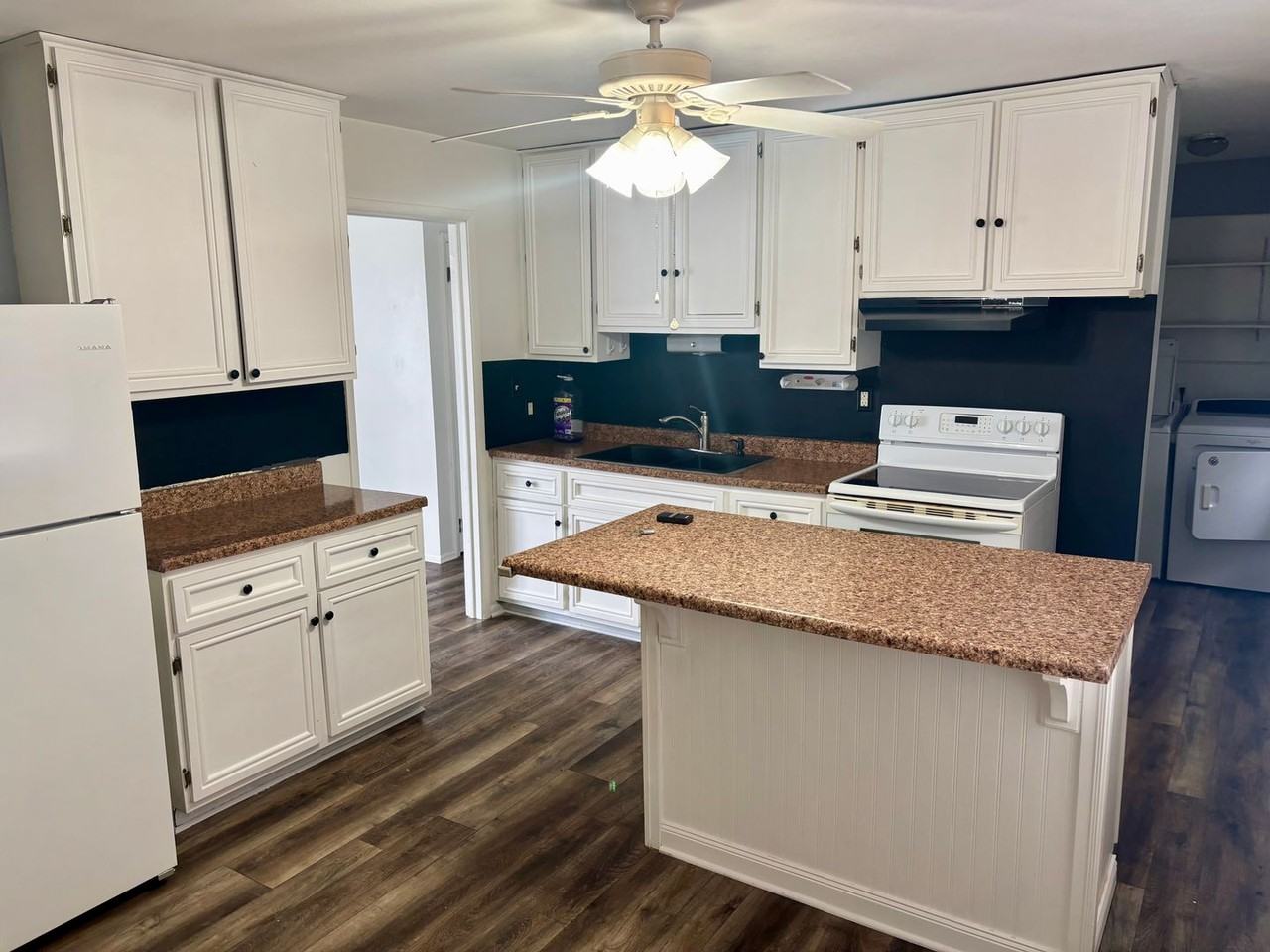 1111 Hollyhock Ln - Photo 3 of 12