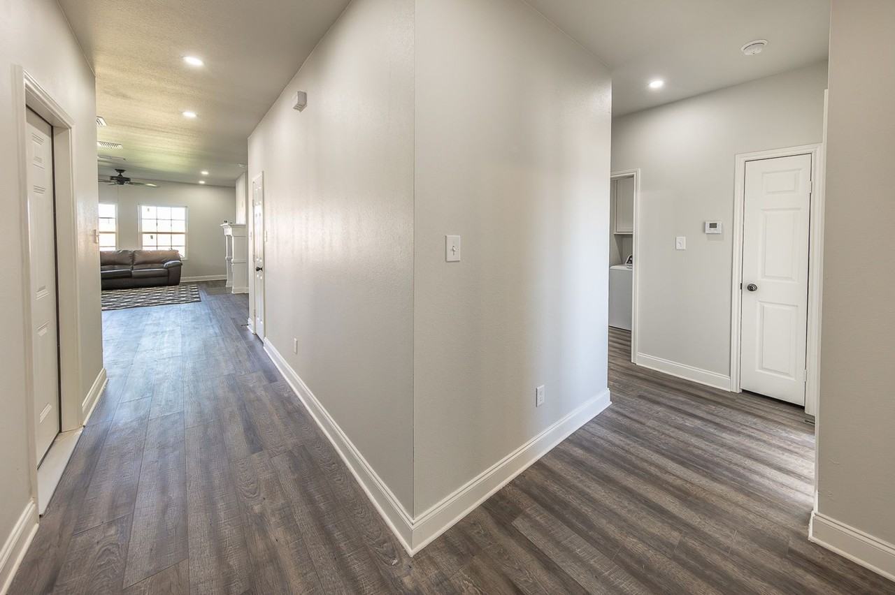 1802 Ross Ave - Photo 3 of 25