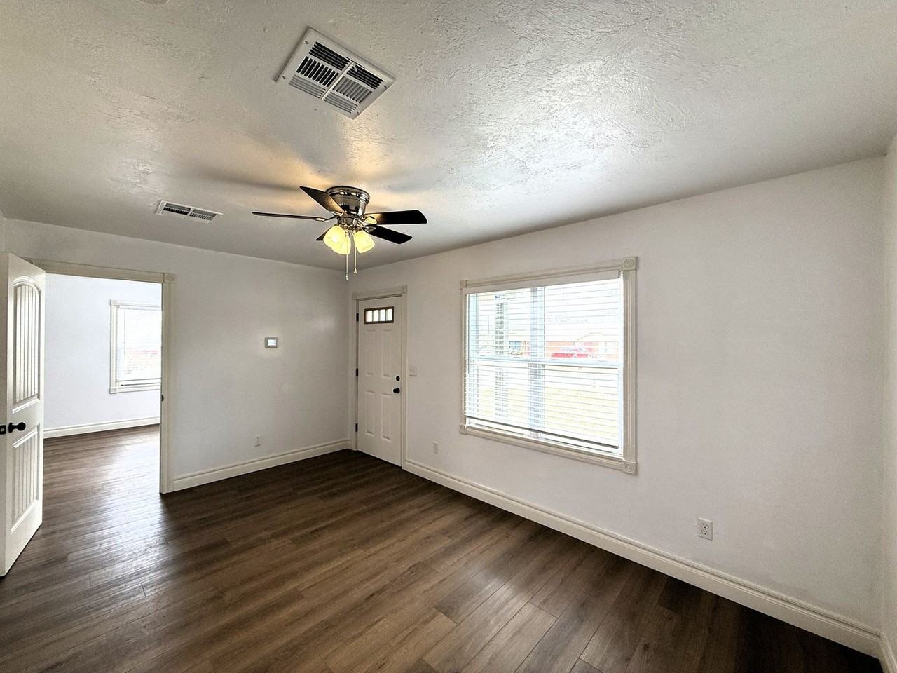 418 S Main - Photo 2 of 16