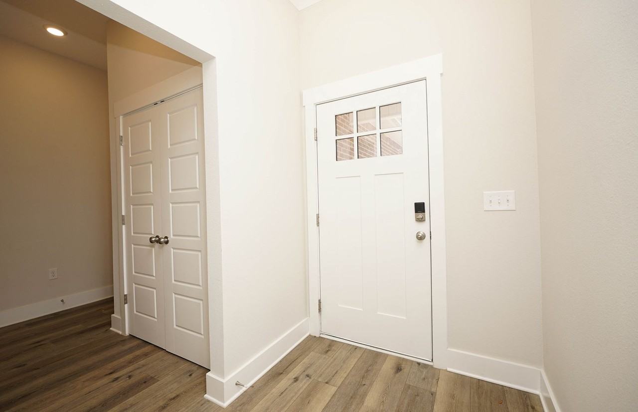 1568 Pine St - Photo 4 of 37