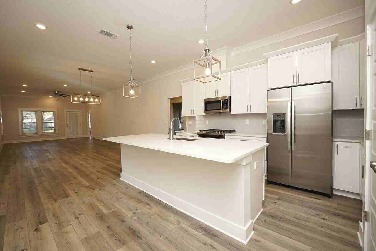 1568 Pine St - Photo 5 of 37