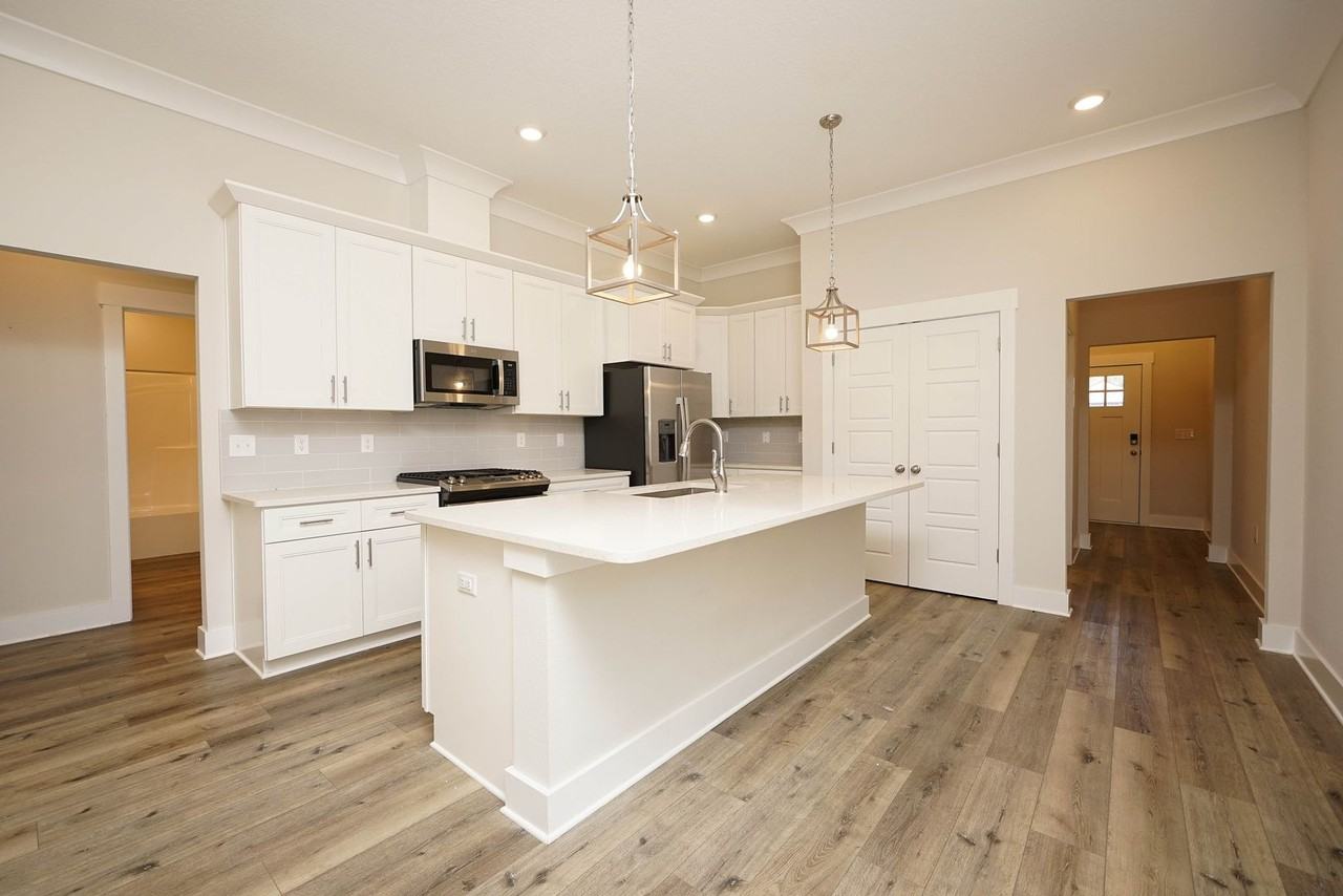 1568 Pine St - Photo 6 of 37