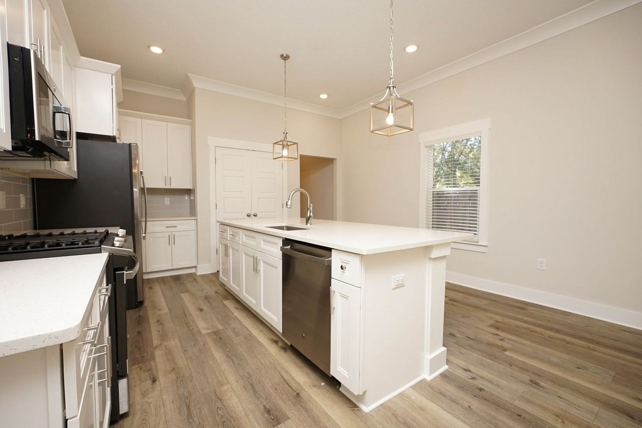 1568 Pine St - Photo 7 of 37