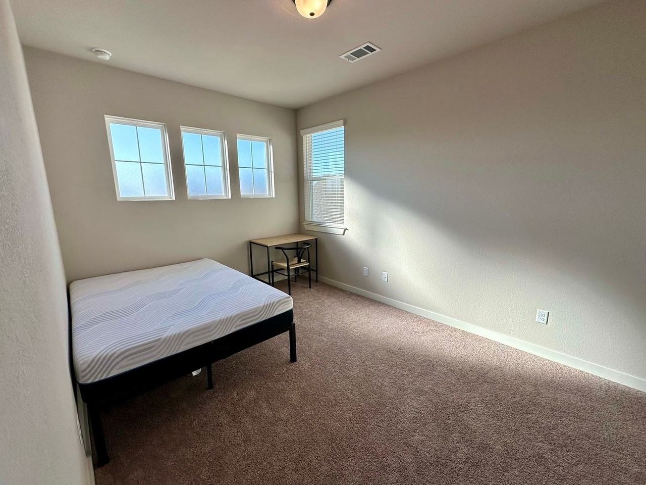 1021 Elise Ave - Photo 6 of 15