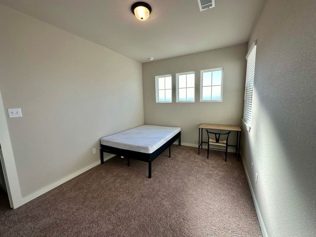 1021 Elise Ave - Photo 7 of 15