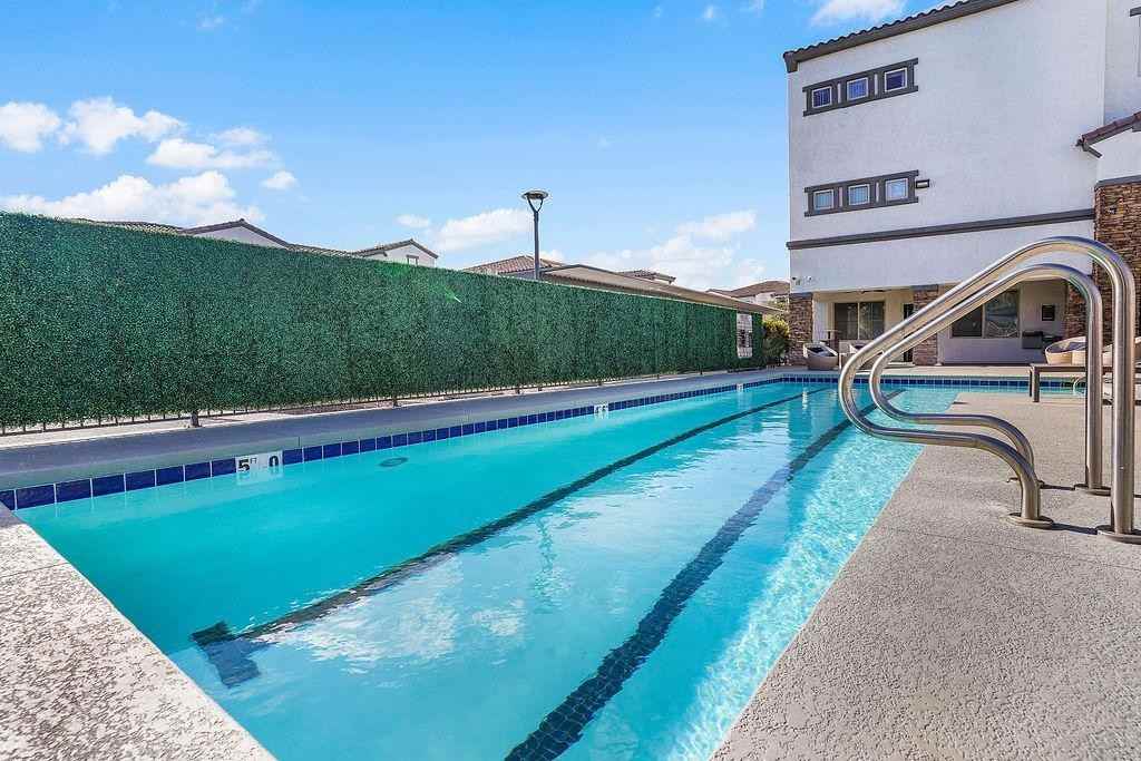 210 Quest Park St - Photo 3 of 4