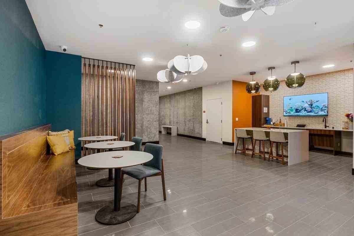 2701 Rockefeller Ave - Photo 3 of 50