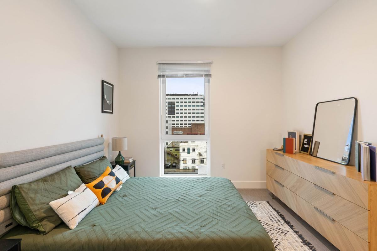 2701 Rockefeller Ave - Photo 7 of 50