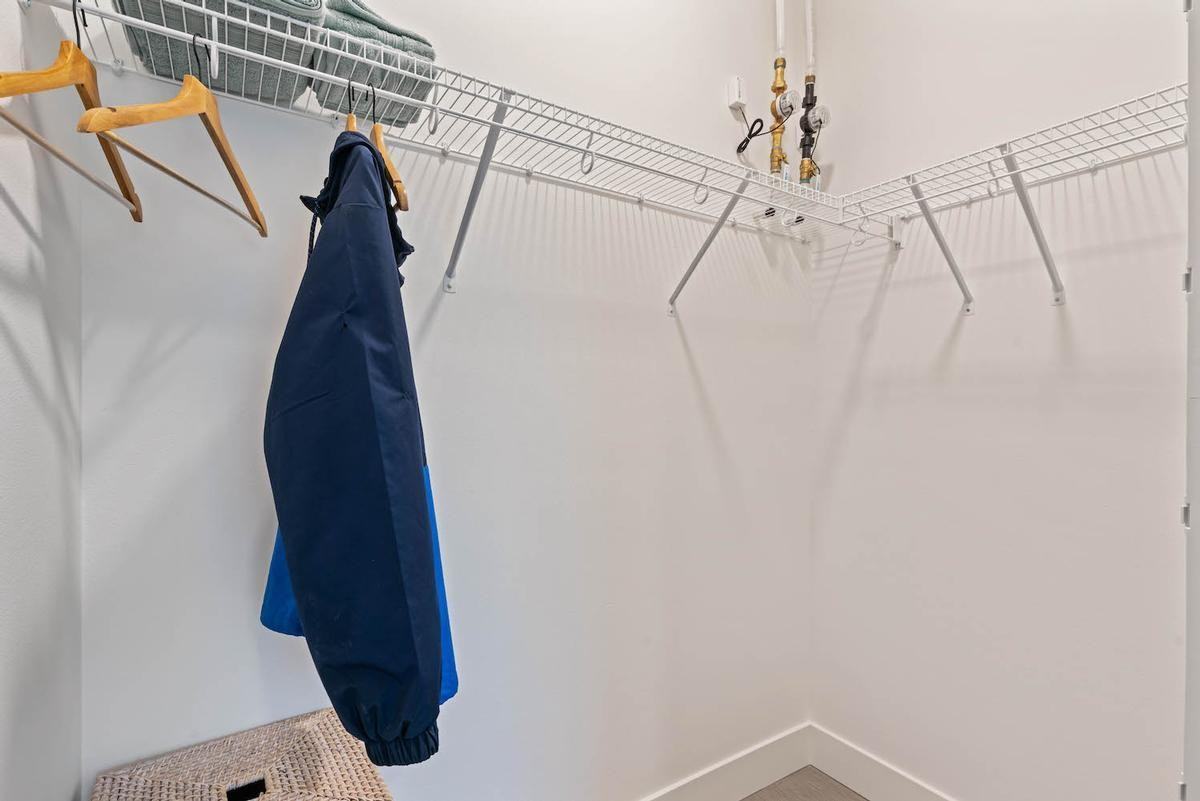 2701 Rockefeller Ave - Photo 7 of 50