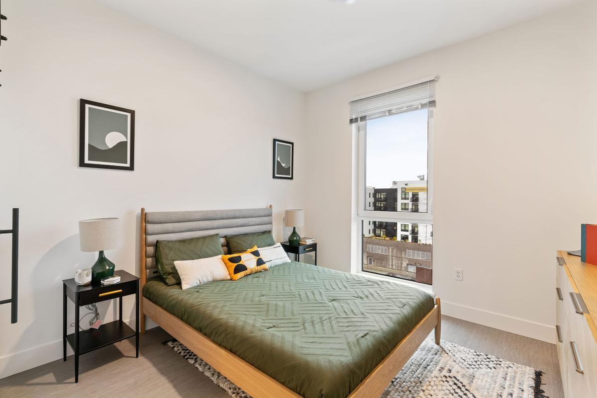 2701 Rockefeller Ave - Photo 7 of 50