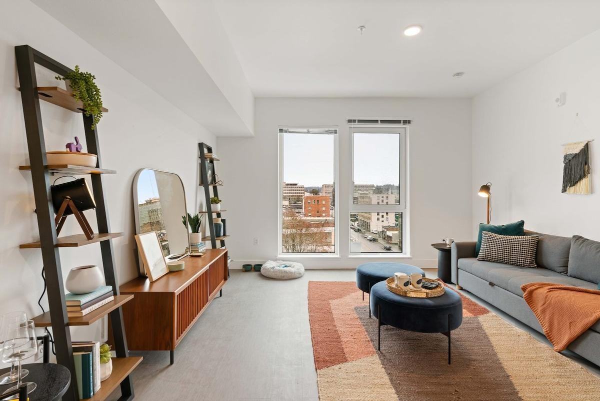 2701 Rockefeller Ave - Photo 5 of 50