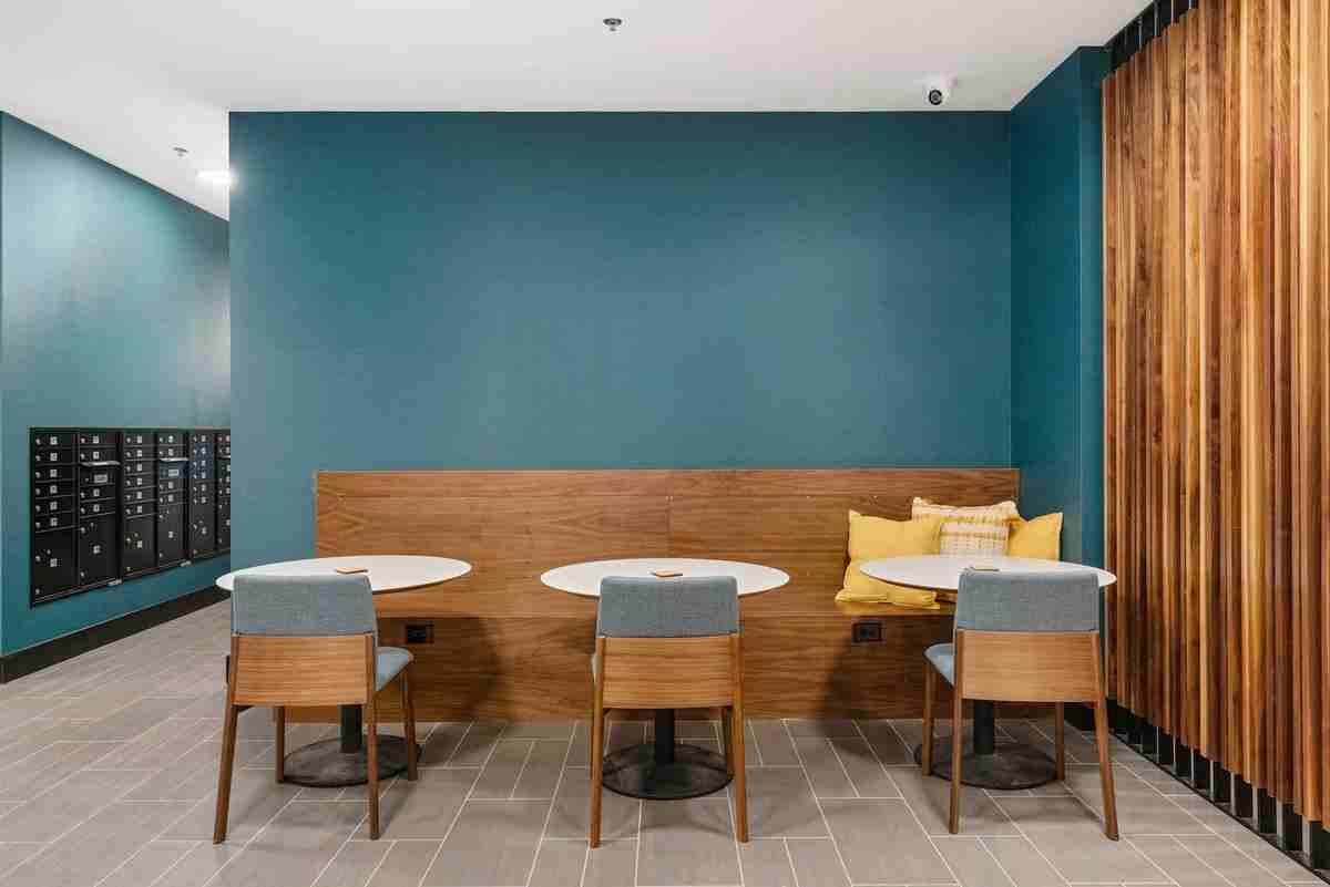 2701 Rockefeller Ave - Photo 4 of 50