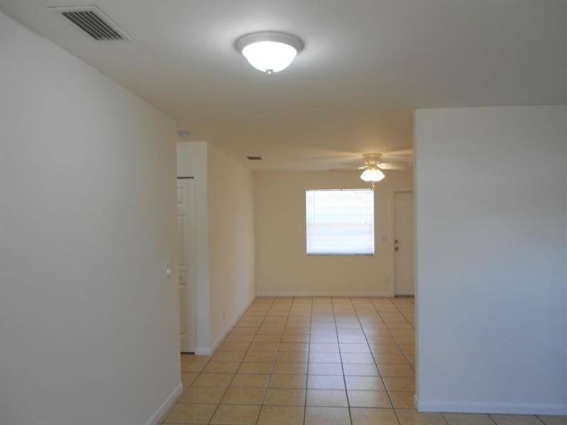 925 West 36th Street - Photo 3 of 8