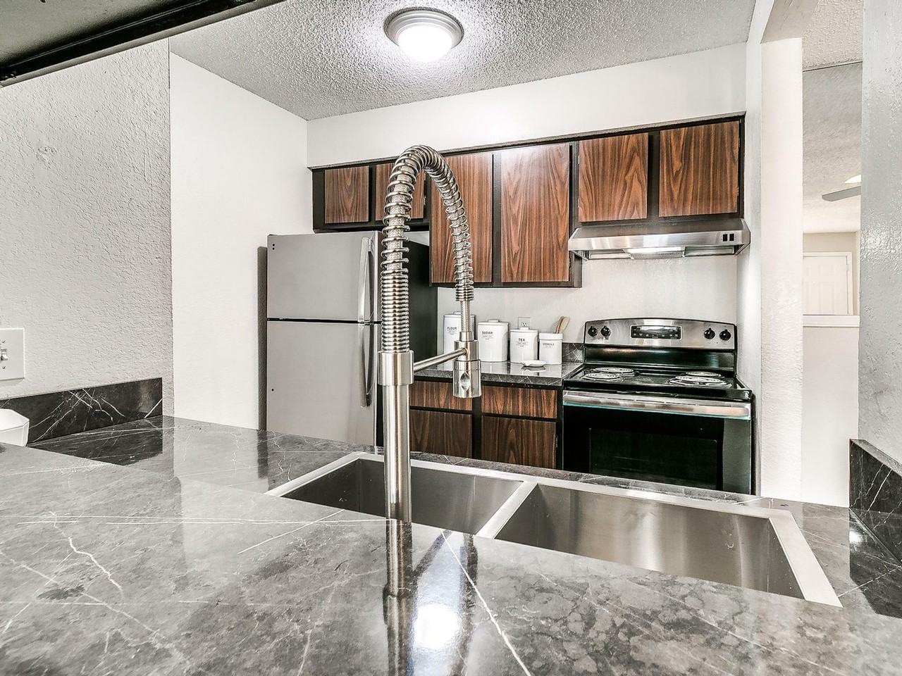 Retreat at River Bend - Photo 4 of 32