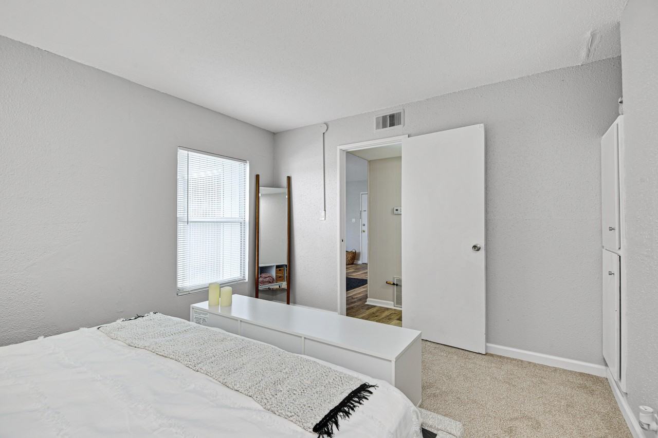 Campus View Apartments - Photo 3 of 18