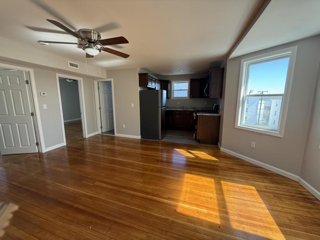 225 Davis St - Photo 2 of 8