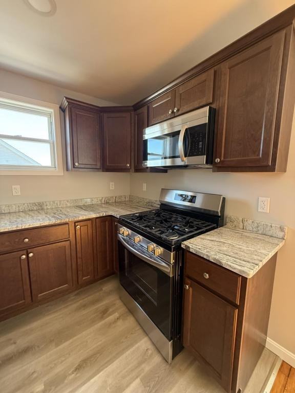 225 Davis St - Photo 3 of 8