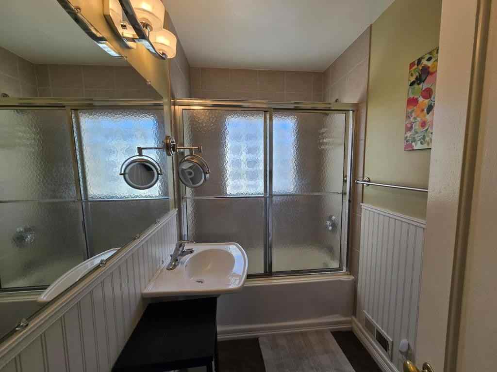 369 W 9th St - Photo 7 of 11